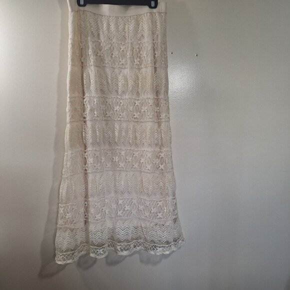 Elegant Cream Lace Skirt - Picture 1 of 6